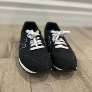 Black new balance figs, size 9. worn once